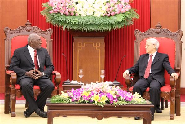 KPV-Generalsekretär Nguyen Phu Trong trifft Vizepräsidenten des kubanischen Staatsrats Salvador Mesa